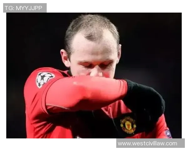 秃头球星足球场上纵横驰骋激情燃烧的绿茵对决